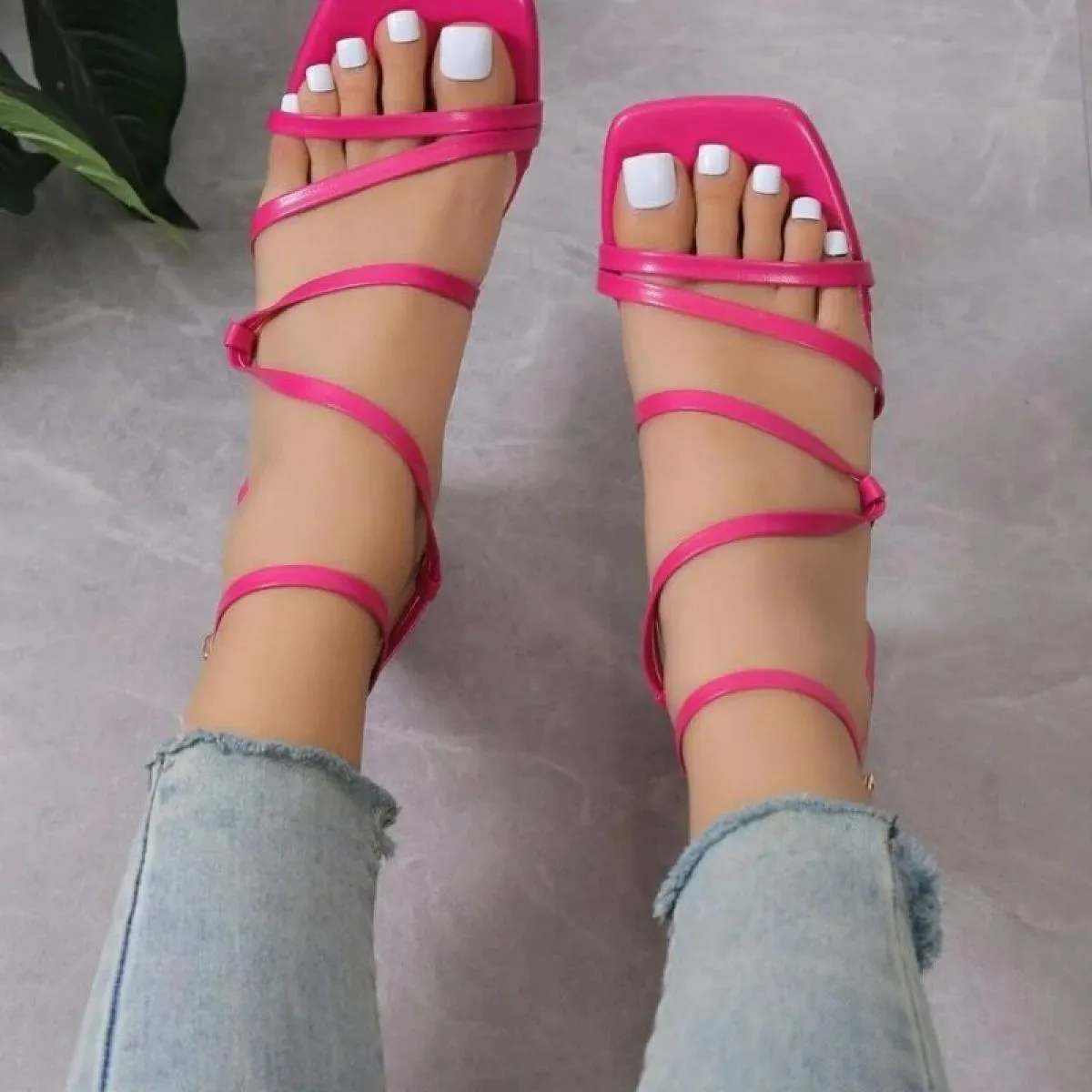 2023 Scarpe da donna di alta qualità Fibbia Sandali da donna Estate Punta aperta Punta quadrata Scarpe con tacco alto Donna Chun