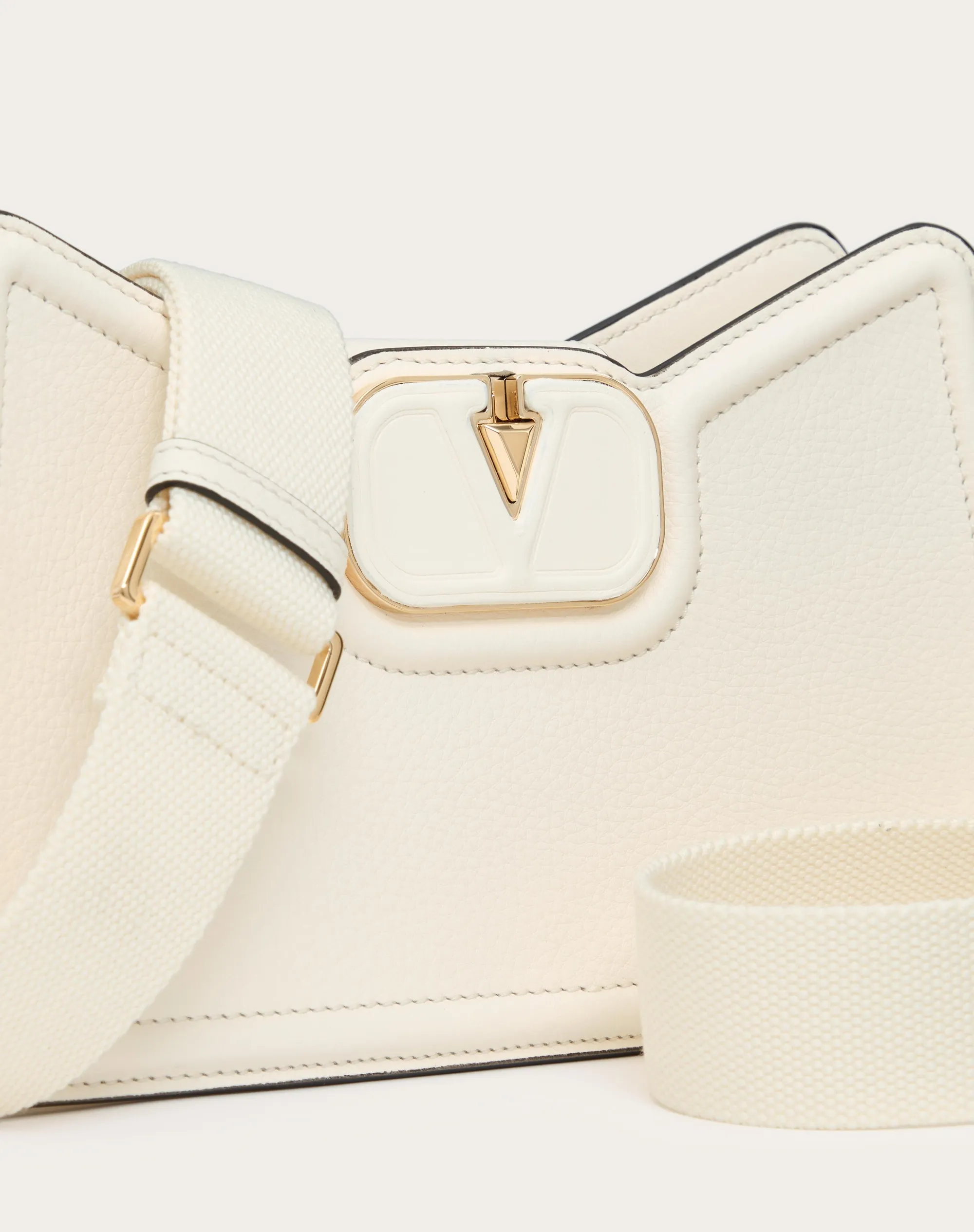 BORSA A SPALLA VLOGO LEATHER IN VITELLO GRANATO