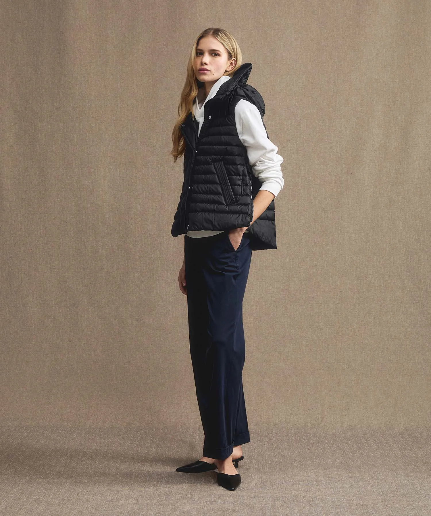 Gilet imbottito con ampio cappuccio