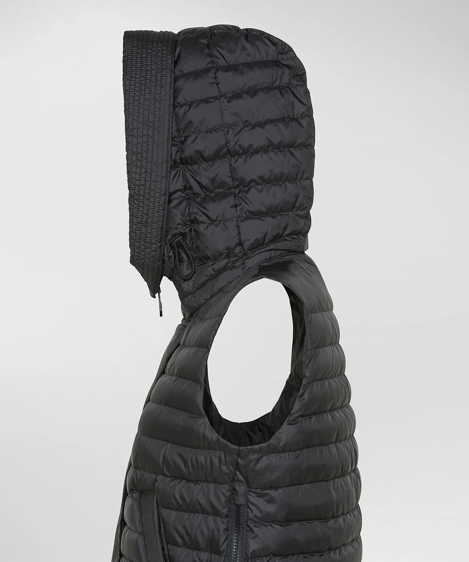 Gilet imbottito con ampio cappuccio