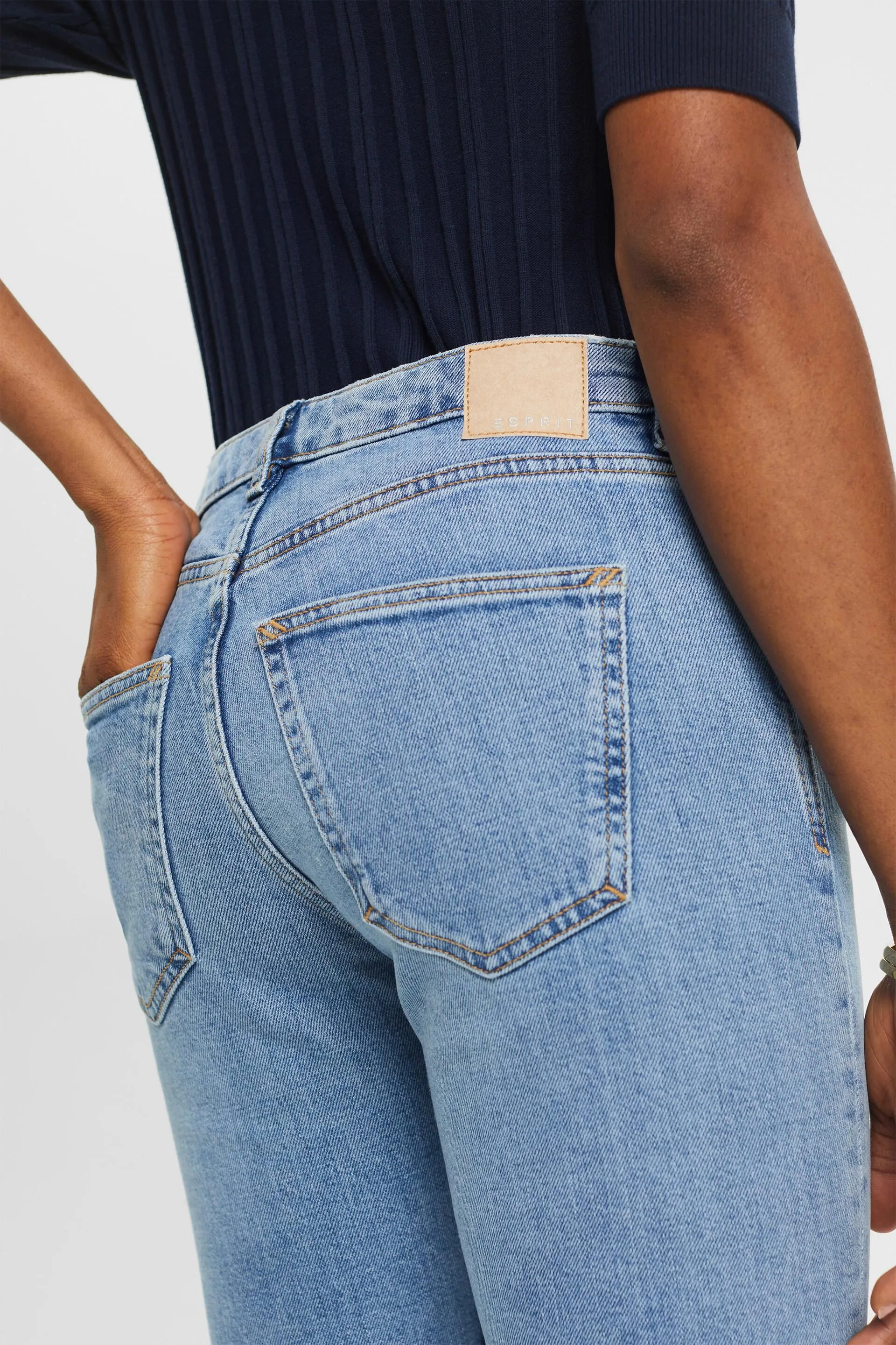 Jeans a zampa con vita alta
