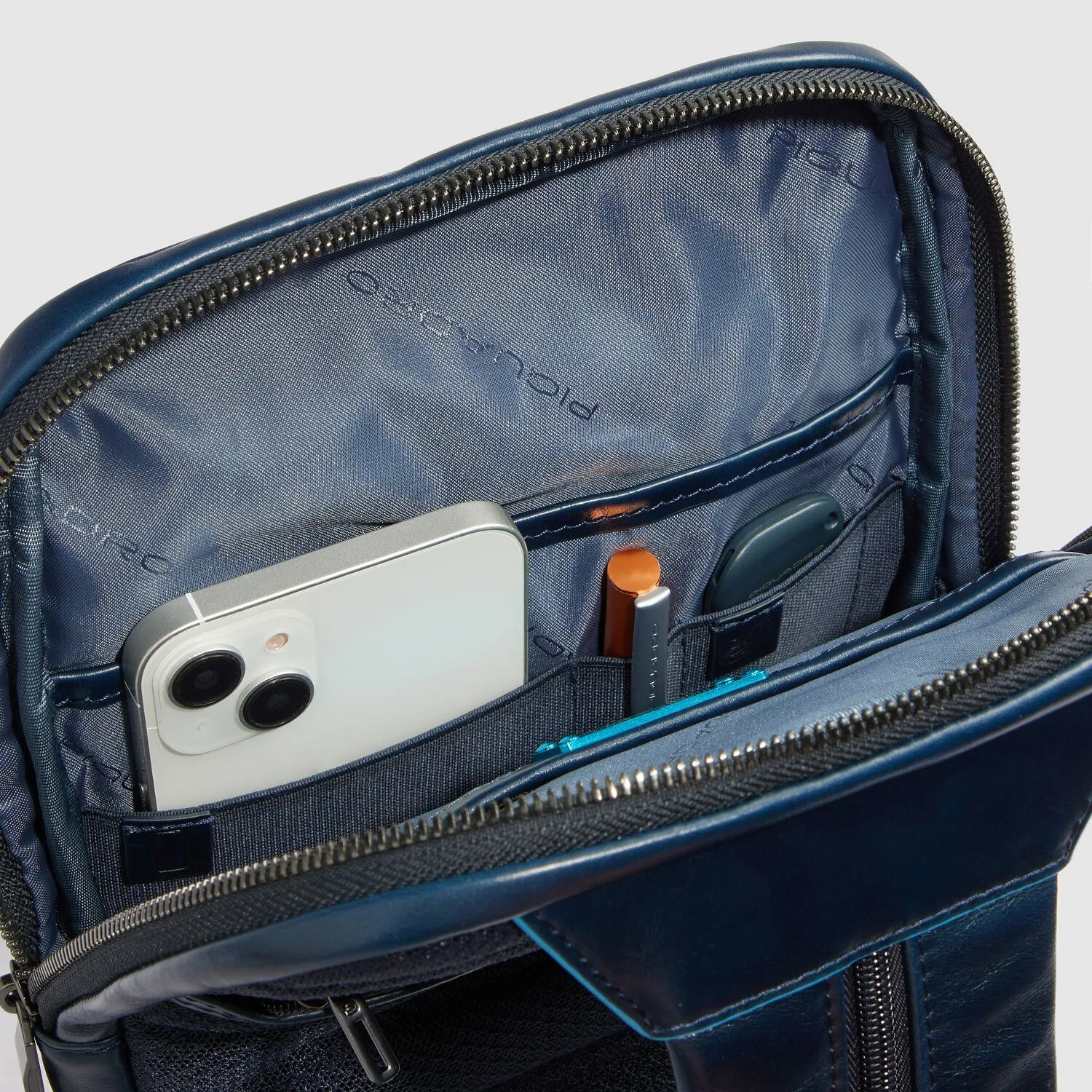 Piquadro Borsa a tracolla quadrata blu da 30,5 cm